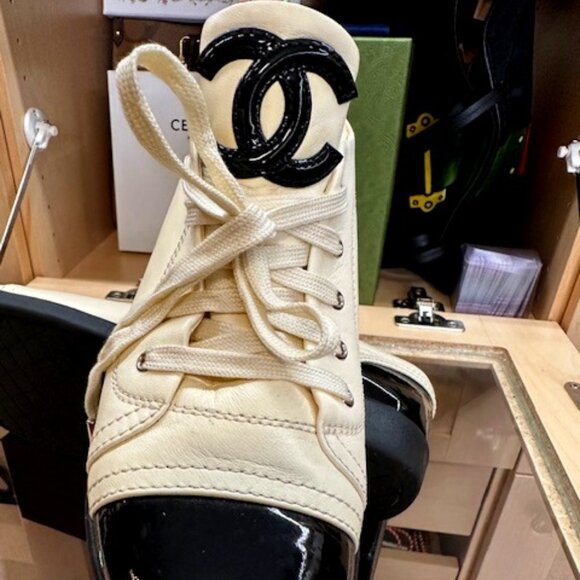 Chanel Size 38 Interlocking CC Logo Lambskin Sneakers - Picture 3 of 8